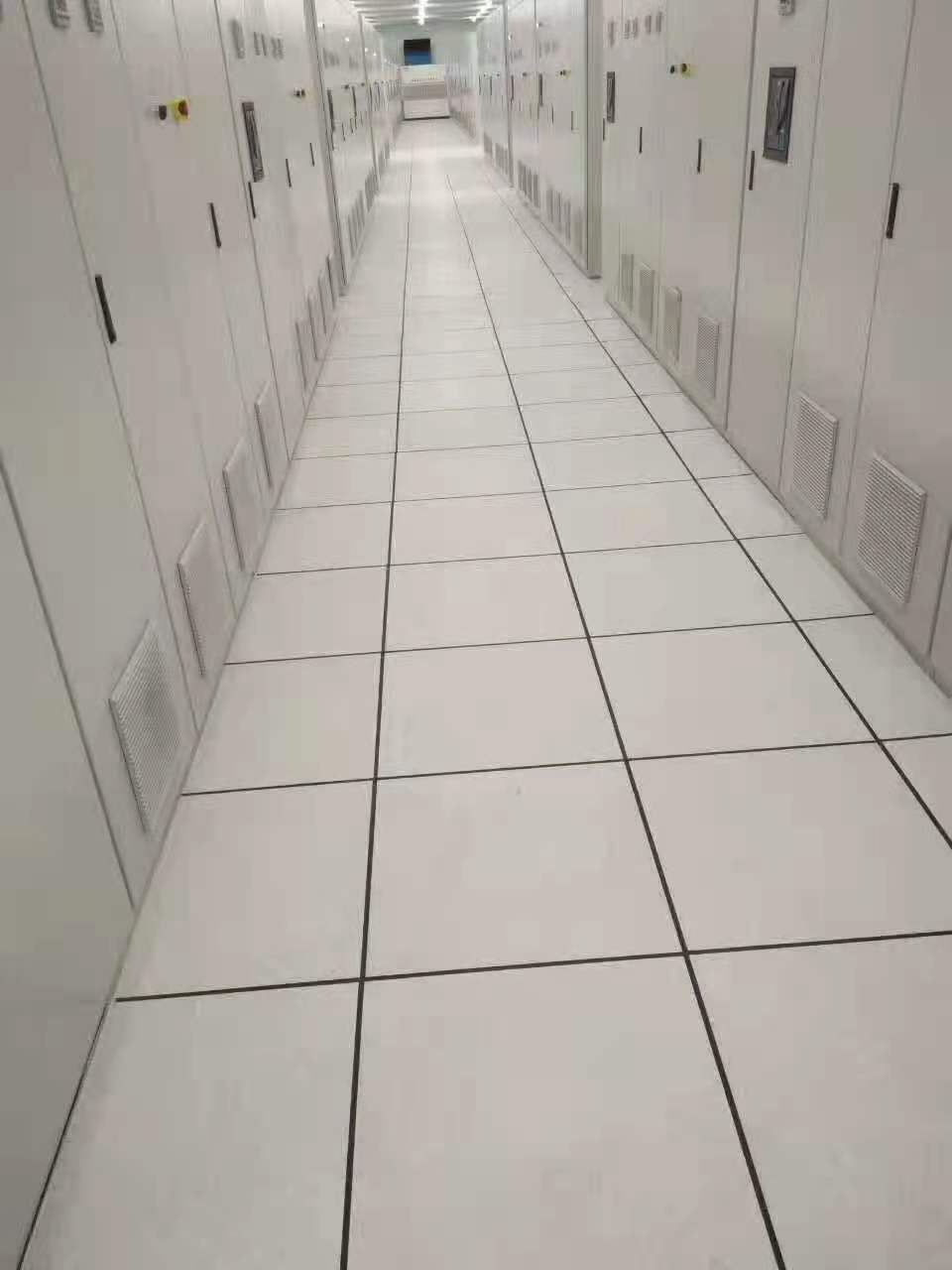 昆明靜電地板機房安裝效果